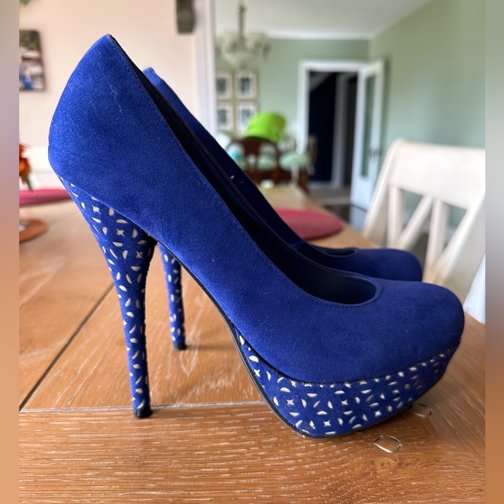 JustFab 4‎ inch heels with 1 inch platform! Hardly worn. Size 7.5